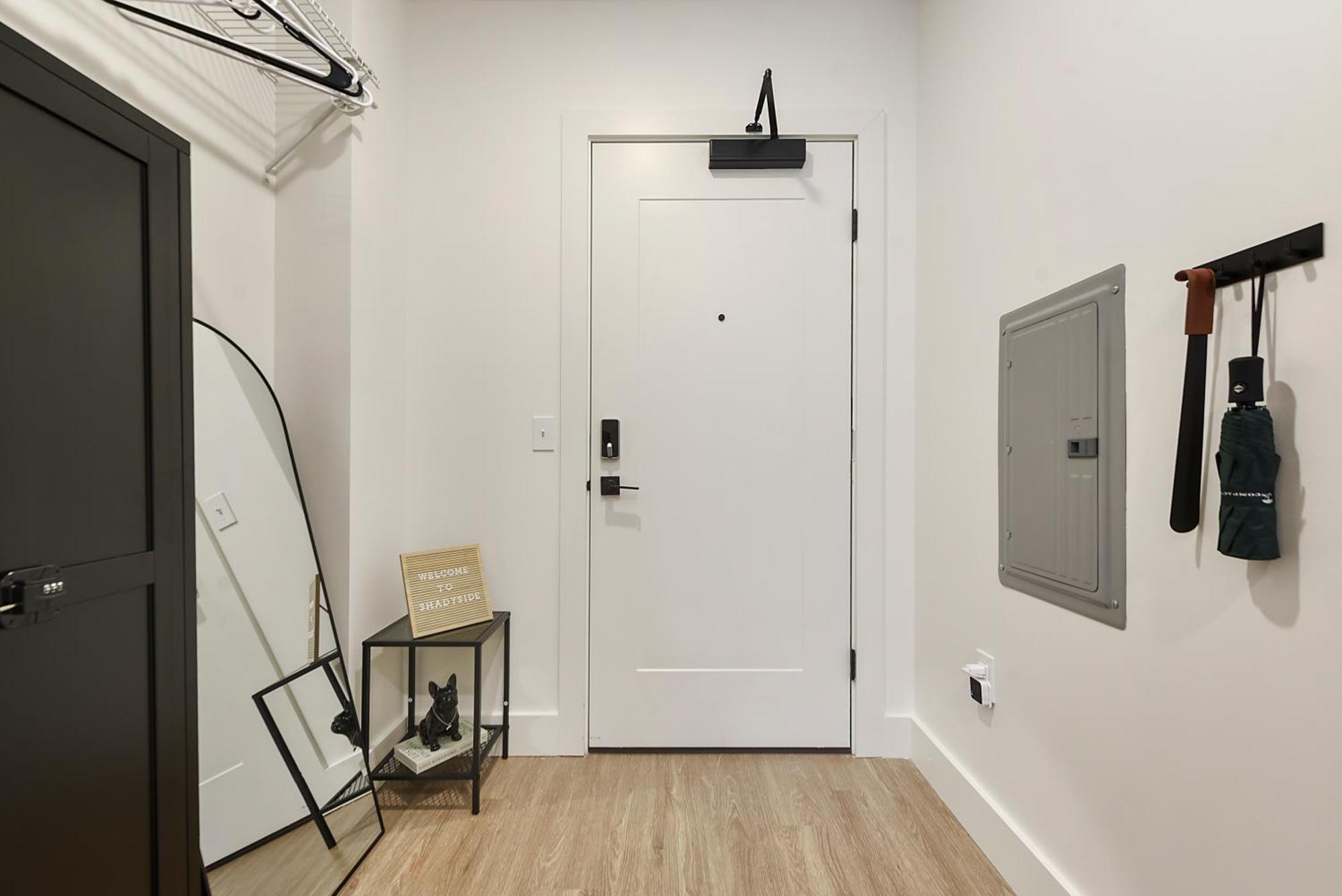 Apartment Lux King Bed Free Parking Pitt Cmu Pittsburgh